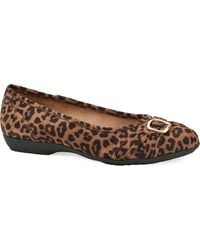 White Mountain - Calming Buckle Strap Flat - Lyst