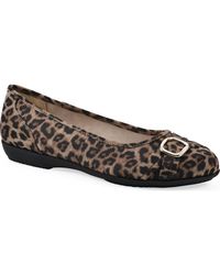 White Mountain - Calming Buckle Strap Flat - Lyst