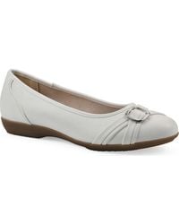 White Mountain - Calming Buckle Strap Flat - Lyst