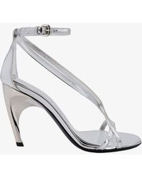 McQueen - Twisted Armadillo 95Mm Patent Sandals - Lyst