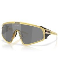 Oakley - Latchtm Panel Patrick Mahomes Ii Collection Sunglasses - Color: Gold - Lyst