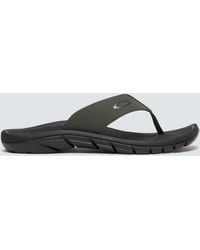 white oakley flip flops