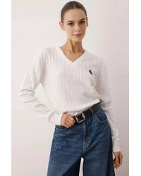 WOVCOR - Embroidered Motif V-Neck Cable Knit Jumper - Lyst