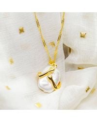 The Colourful Aura - Two Hands Love Hugging Stone Square Pearl Pendant Necklace - Lyst