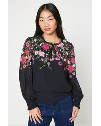 Oasis - Petite Floral Tie Neck Shirred Top - Lyst