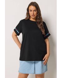 Yours - Embroidered Floral Sleeve Detail T-Shirt - Lyst