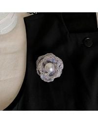 Peach Accessories - Mesh Floral Brooch W/ Faux Pearl - Lyst