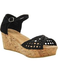 toms classic wedge pump black
