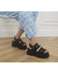 buffalo sandals black