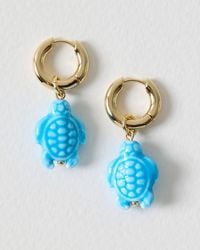 Oliver Bonas - Tina Turtle Charm Drop Huggie Earrings - Lyst