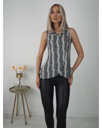 Ontrend - Laila Black And White Print Sleeveless Top - Lyst