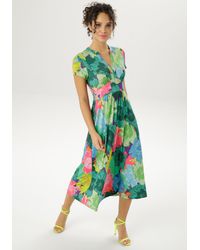 Aniston CASUAL - Sommerkleid mit großflächigem, graphischem Blumendruck - Lyst