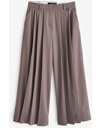 Next - Stoffhose Plissierte Hose mit mittelhohem Bund, Kurzgröße (1-tlg) - Lyst