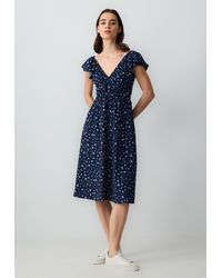 Jimmy Key - Midikleid Gebreide midi-jurk met V-hals korte mouwen en bloemenmotief - Lyst