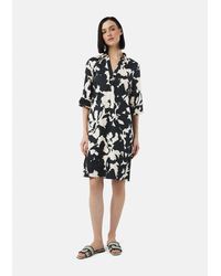 Comma, - Minikleid Kurzes Kleid mit Umlegekragen und All-over-Print - Lyst