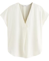 Next - Kurzarmbluse Relaxed Fit Schlupfbluse mit V-Ausschnitt (1-tlg) - Lyst