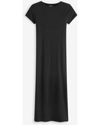 Next - Maxikleid Gestuftes T-Shirt-Kleid in Maxilänge mit Schlitz (1-tlg) - Lyst