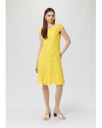 Comma, - Minikleid Kleid aus Spitze mit Rundhalsausschnitt Lochstickerei - Lyst