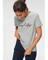 Tommy Hilfiger - T-Shirt HERITAGE CREW NECK GRAPHIC TEE mit Script -Schriftzug & Logo-Flag am Saum - Lyst