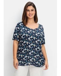 Sheego - T-Shirt Große Größen mit Blumendruck und Cut-out im Rücken - Lyst