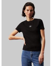 Calvin Klein - T-Shirt WOVEN LABEL RIB BABY TEE mit Logopatch - Lyst