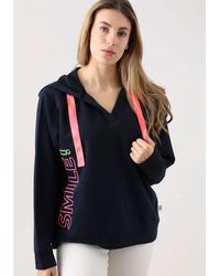 Zwillingsherz - Sweatshirt mit V-Ausschnitt, Frontprint durch das Wort Smile, neonfarben - Lyst