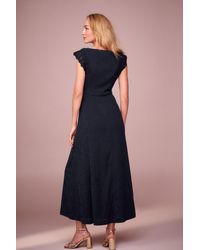 Next - Midikleid mit V-Ausschnitt und Häkelbesatz (1-tlg) - Lyst