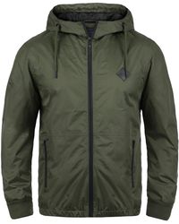 Windbreaker »Matt« Übergangsjacke mit hochabschließendem Kragen Grün Windbreaker »Matt« Übergangsjacke mit hochabschließendem Kragen Grün