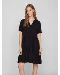 Vila - Shirtkleid Lockeres Sommer Dress Stufen-Look Volant Kleid mit V-Neck (kurz) 7271 in Schwarz - Lyst