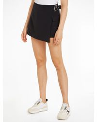 Calvin Klein - Shorts BUCKLE WRAP MINI SKORT mit Logopatch - Lyst