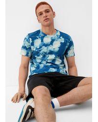 QS - Kurzarmshirt T-Shirt mit Allover-Print Label-Patch - Lyst