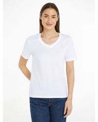 Calvin Klein - T-Shirt CK EMBRO BADGE V-NECK TEE mit Logomarkenlabel - Lyst