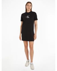 Calvin Klein - Shirtkleid SATIN CK T-SHIRT DRESS mit Logomarkenlabel - Lyst