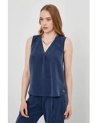 Just Like You - Blusentop Ärmellose Bluse mit V-Ausschnitt - Lyst