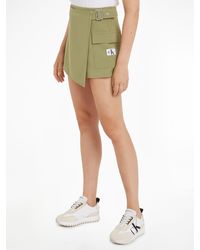 Calvin Klein - Shorts BUCKLE WRAP MINI SKORT mit Logopatch - Lyst