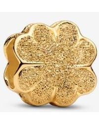 PANDORA - Textured Clover Mini Charm - Lyst