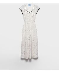 Prada - Kleid Aus Pongé Mit Blumen-Print - Lyst