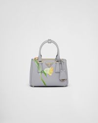 Prada - Galleria Mini Bag Aus Saffiano-Leder Mit Blumen-Print - Lyst