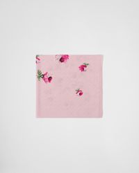 Prada - Symbole Schal mit Blumen-Print - Lyst