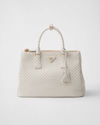 Prada - Große Galleria Tasche Aus Leder Mit Nieten - Lyst