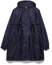 Prada - Leichter Regenmantel Mit Kapuze Aus Re-Nylon, Damen, Größe - Lyst