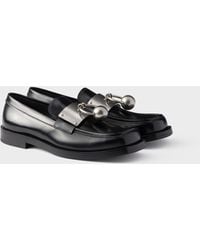 Prada - Loafer Aus Gebürstetem Leder Mit Metallring - Lyst
