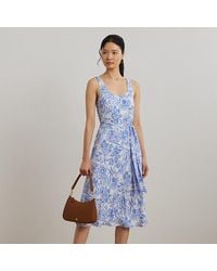 Ralph Lauren - Gebloemde Mouwloze Crêpe Jurk Met Riem - Lyst