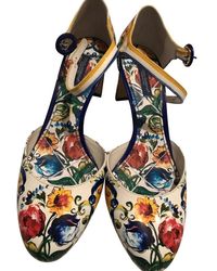 Dolce & Gabbana Sandalen aus Lackleder - Mehrfarbig