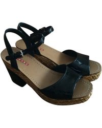 Prada Lackleder-Wedges - Schwarz
