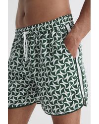 Reiss - Runner - Green/white | Ché Printed Drawstring Swim Shorts, Xl - Lyst