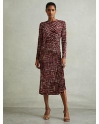 Reiss - Riyo - Red Printed Ruched Midi Dress, Us 2 - Lyst