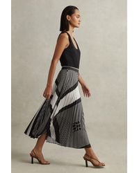 Reiss - Gabi - Black/cream Printed Pleated Midi Skirt - Lyst