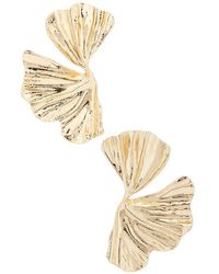 Shashi - Pendientes Vistosos Palmera En Color Oro Metálico Talla - Lyst