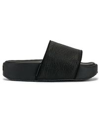 Le adidas Y-3 Slide sono l'alternativa perfetta alle Yeezy Slides – Outpump